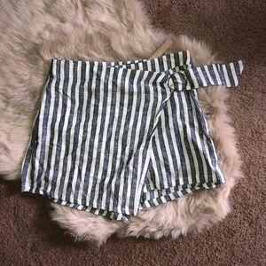 ☀️NWT Striped Faux Wrap Skort☀️